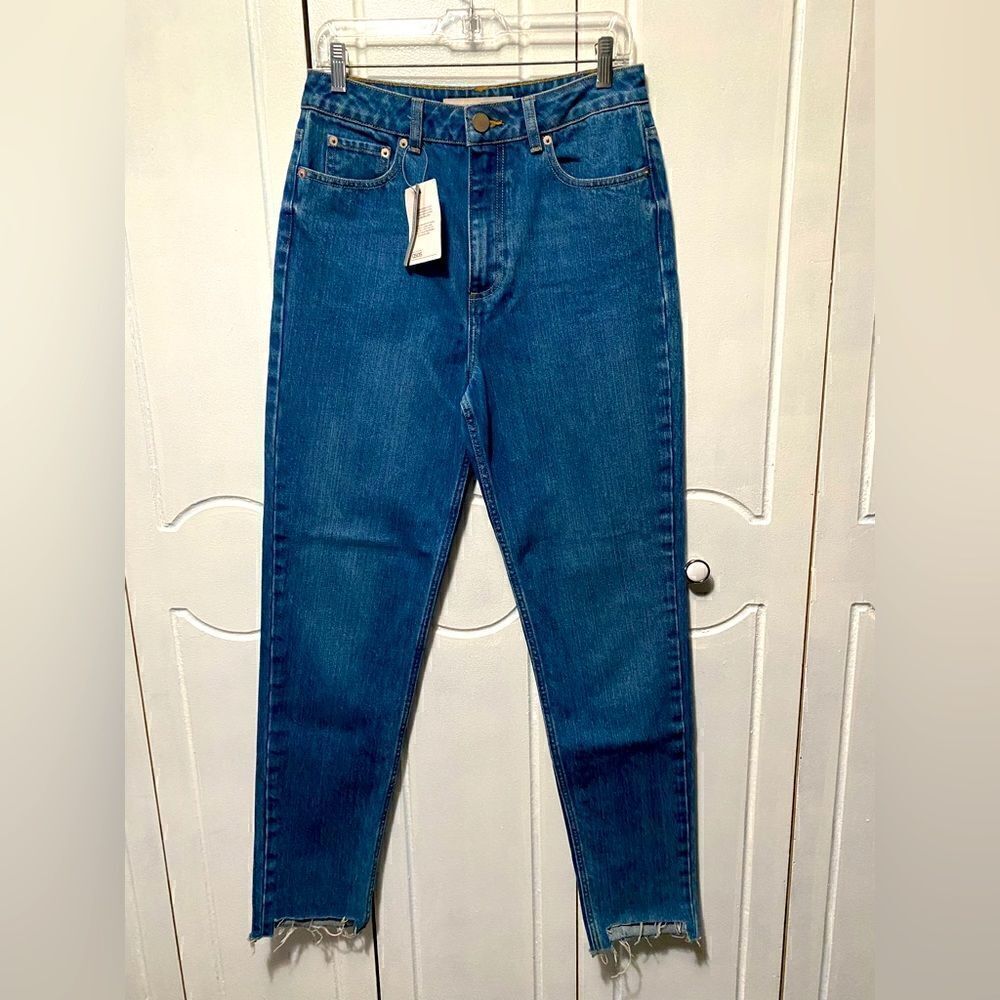 NWT ASOS Denim High Rise Step Hem Mom Jeans Size 28